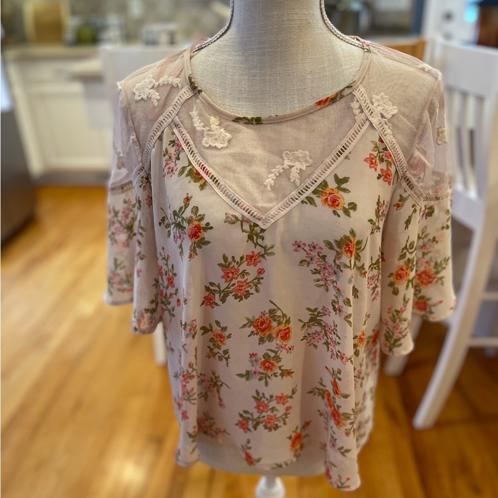 💜 5 for $25 or 3 for $18 Forever 21 sheer floral boho lace blouse